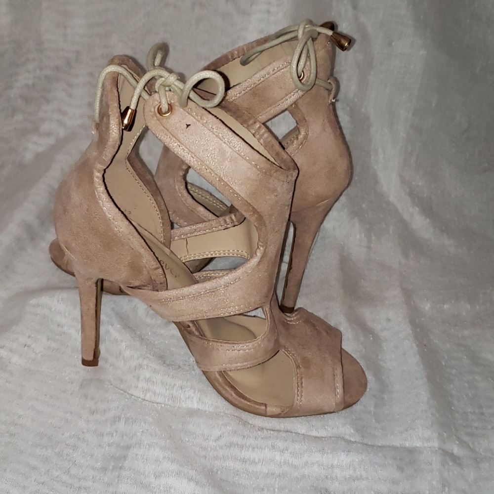 Stylish size 6 cut-out heels from Forever